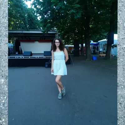 Оля, 33